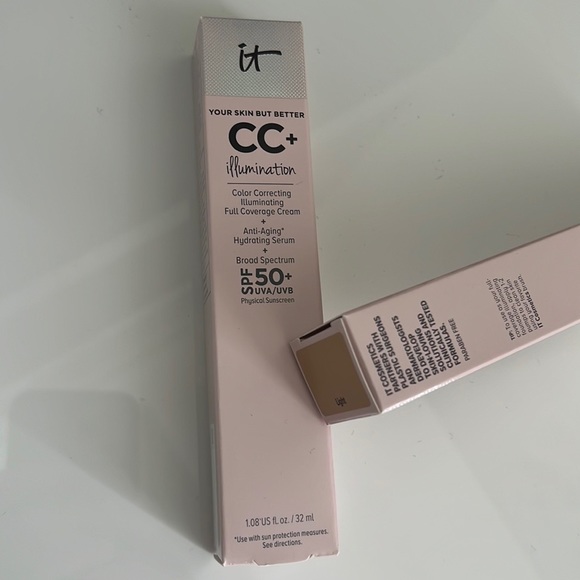 Selling: it cosmetics CC+ illumination foundation - Picture 1 of 2